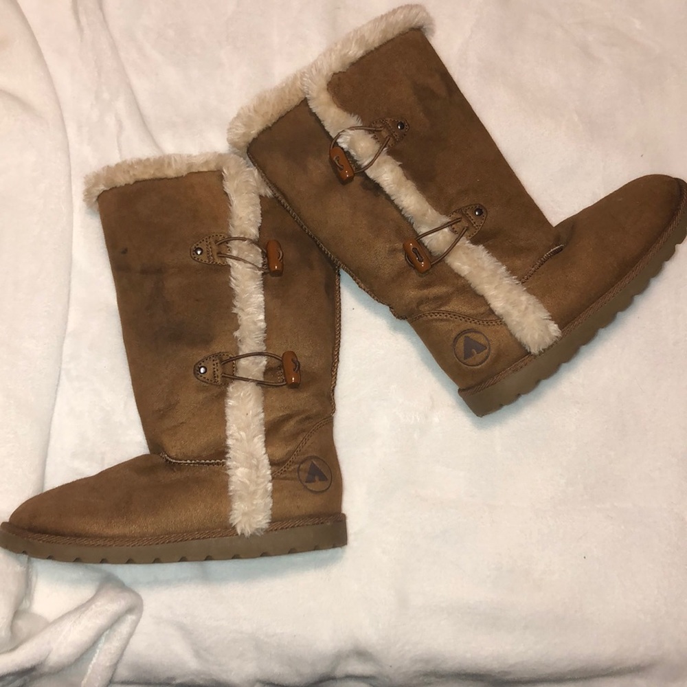 Winter boots (shin high)